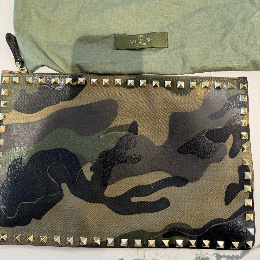 Valentino Camouflage Rock Studs golf clutch bag khaki